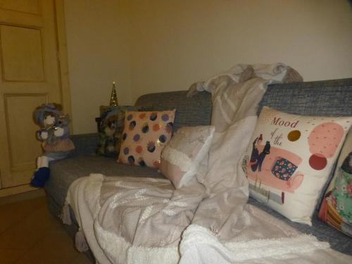 a bed covered with a blanket and pillows at Soffitto Dipinto in Moncalvo