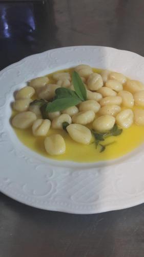 a white plate of beans on a table at Hotel zum Goldenen Wagen in Maulburg