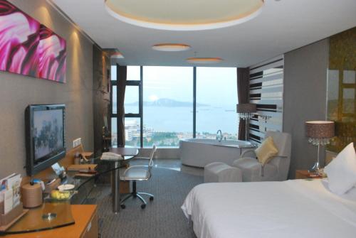 Gambar di galeri bagi The Center Hotel Weihai di Weihai