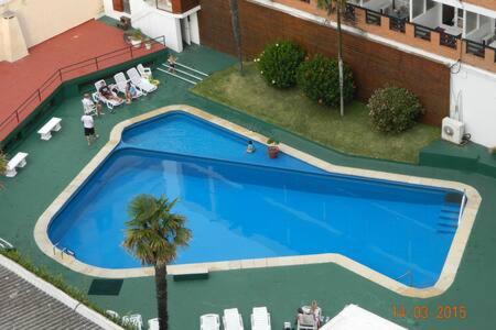 Bazén v ubytování Espléndida vista en el corazón de Punta del Este nebo v jeho okolí