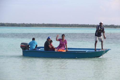 Επισκέπτες που μένουν στο Bahari Lodge, K.Kaashidhoo