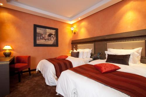 Postel nebo postele na pokoji v ubytování Art Palace Suites & Spa