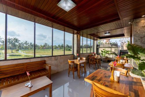 Restoran atau tempat lain untuk makan di Juwuk Manis