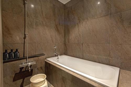 Ein Badezimmer in der Unterkunft ISORAS CIKARANG