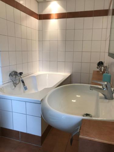 Ένα μπάνιο στο Ferienwohnung Schönwälder