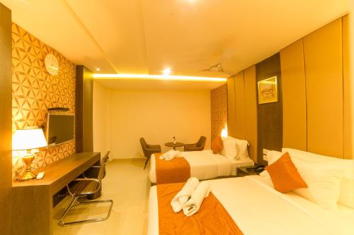 Ein Bett oder Betten in einem Zimmer der Unterkunft Hotel Indraprasttha