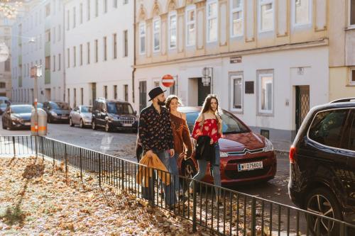 a group of three people walking down a street at Vienna Hostel Ruthensteiner in Vienna