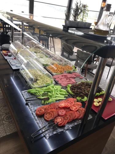 Makanan di atau berdekatan hotel
