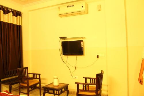 TV a/nebo společenská místnost v ubytování Hotel Chit Chat Palace