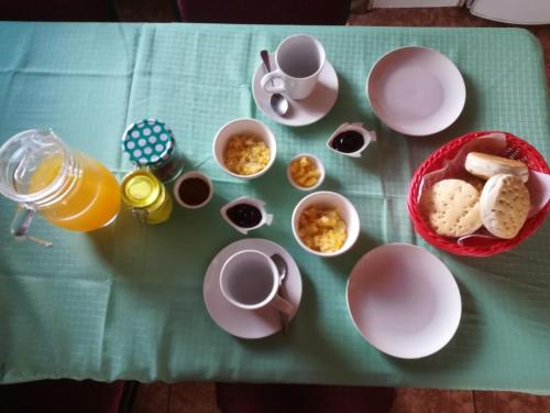 Opciones de desayuno disponibles en Cabañas Rio Leufucade