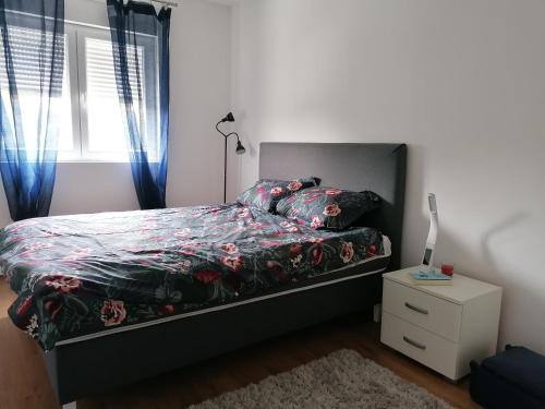 Ein Bett oder Betten in einem Zimmer der Unterkunft Apartman Alto