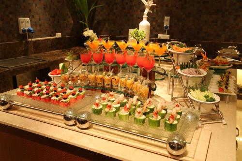 a buffet with appetizers and drinks on a table at Mysore County Retreat in Mysore