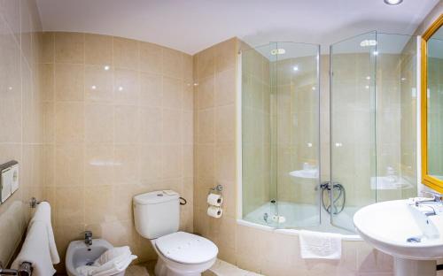 Un baño de Hotel Les Neus