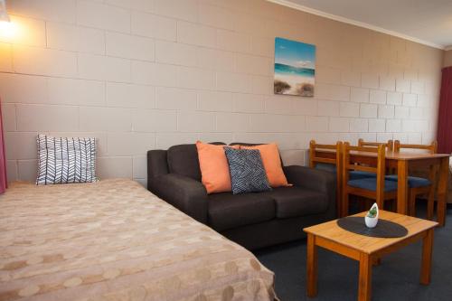 Χώρος καθιστικού στο Otorohanga & Waitomo Motels