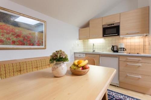 Una cocina o zona de cocina en Landhaus Zauser