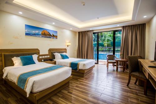 Postel nebo postele na pokoji v ubytování Costa Palawan Resort