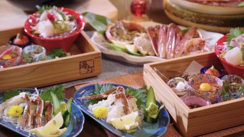 旅館の敷地内または近くでの食事または食べ物