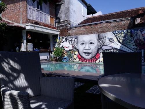 a mural of a boy on the side of a building at Arjuna Garden Homestay in Yogyakarta