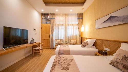 Televisyen dan/atau pusat hiburan di Floral Tengchong Mountain hotel