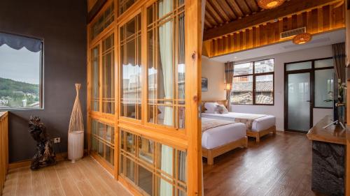 Katil atau katil-katil dalam bilik di Floral Tengchong Mountain hotel