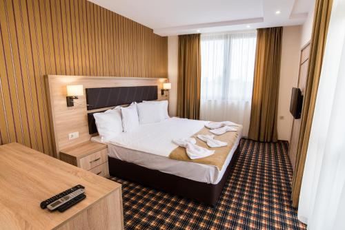 a hotel room with a bed with towels on it at SPA Kompleks Raiski Kat in Dimitrovgrad