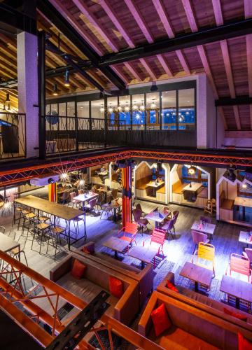 an overhead view of a restaurant with tables and chairs at Hotel Base Camp Lodge - Bourg Saint Maurice in Bourg-Saint-Maurice