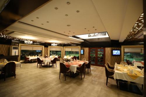 A restaurant or other place to eat at Bahria Grand Hotel & Resort