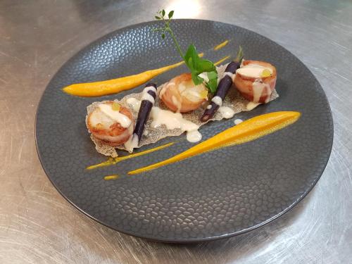Comida en o cerca de este hotel