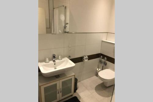 a bathroom with a sink and a toilet at Liverpool · CHILLINGHOUSE # 8, ICE 3 Min. NETFLIX in Siegburg