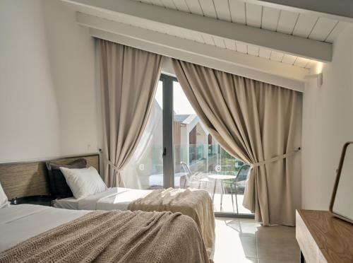 Una cama o camas en una habitación de Contessina Hotel