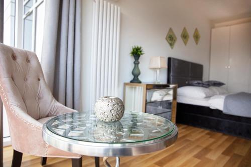 Ένα ή περισσότερα κρεβάτια σε δωμάτιο στο Apartamenty I.M.A Towarowa