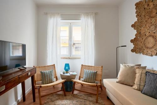 Belém Light Filled Apt With Patio, By TimeCooler