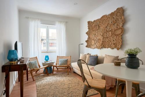 Belém Light Filled Apt With Patio, By TimeCooler
