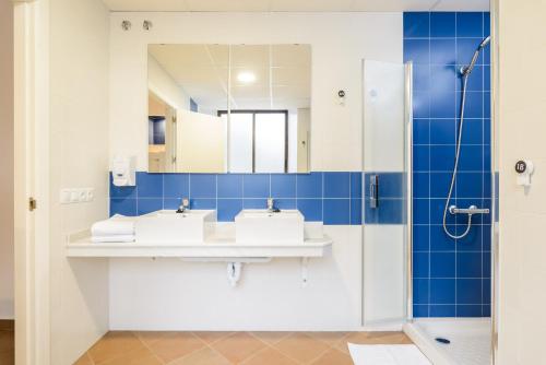 Ένα μπάνιο στο Benarrabá Hostel