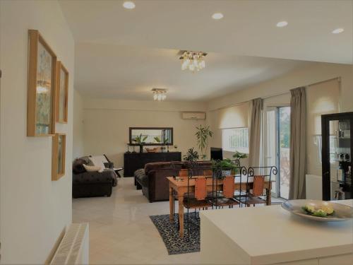 Luxury Garden Apartment Glyfada