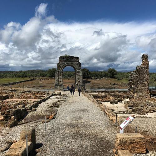 an archway with people walking down a road at Casa Rural Las Jañonas CC-CR-00219 in Gata