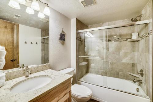 Ένα μπάνιο στο Mountainside 316G Condo