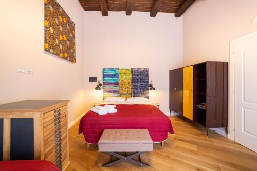 Design Apartment Next Sorbillo on Tribunali St By HouseinNaples
