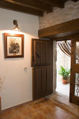 a door in a room with a picture on the wall at Abuela Pastora in El Torno