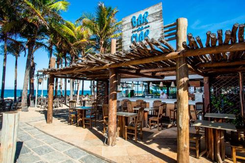 Um restaurante ou outro lugar para comer em Beach Park Resort - Oceani