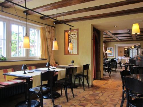 Restorāns vai citas vietas, kur ieturēt maltīti, naktsmītnē Landhotel Hirschen