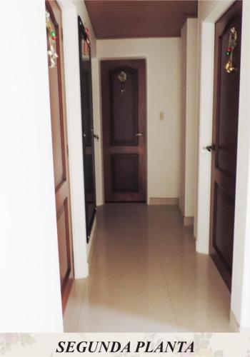 an empty hallway with two doors and a hallway sidx sidx sidx at Sueños Vividos Hospedaje in Sogamoso