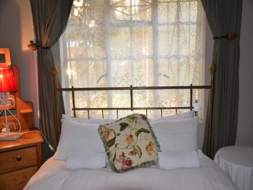 Postel nebo postele na pokoji v ubytování Stoep Cafe Guest House