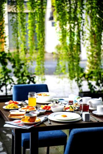 Jídlo v hotelu nebo okolí