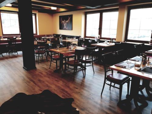 Un restaurante u otro lugar para comer en Hotel Scirocco