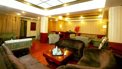 a lobby with couches and a table in a room at Regenta Orko's Haridwar, Motichur, 10 min from Har ki Pauri in Haridwār