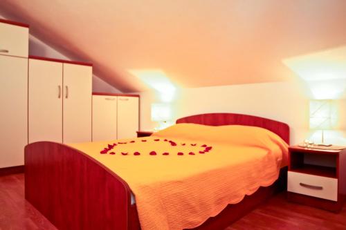 Un pat sau paturi într-o cameră la Villa Midea