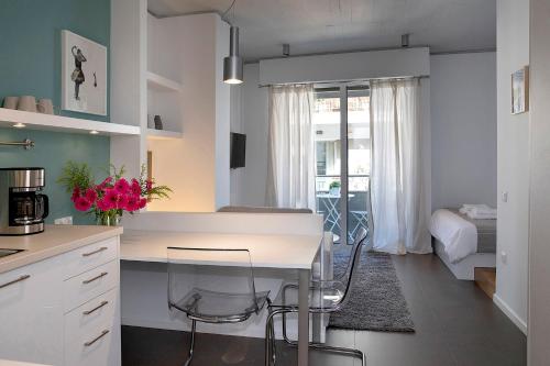 Homz Studios Neapolis