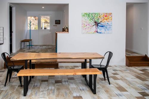 a table and chairs in a room with a painting on the wall at Warburton Digs in Warburton