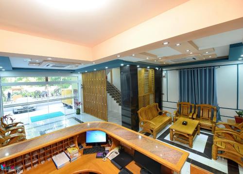 Hotel Homey Mandalay tesisinde veya buraya yakın yüzme havuzu